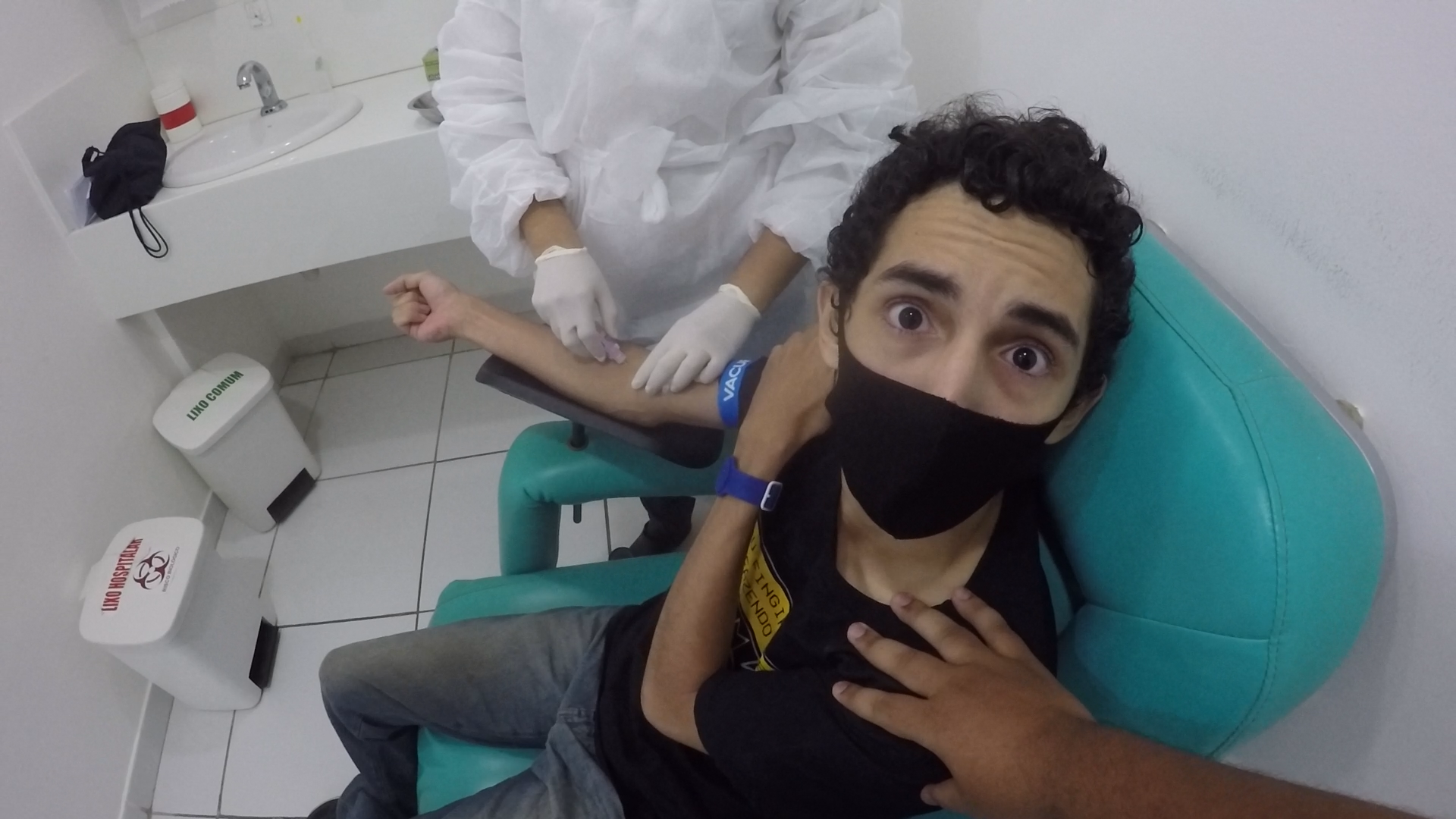 http://videos.introcdc.com/Canal/Vlogs/Random/Retirando Sangue/GOPR7159.00_11_54_36.Quadro005.png